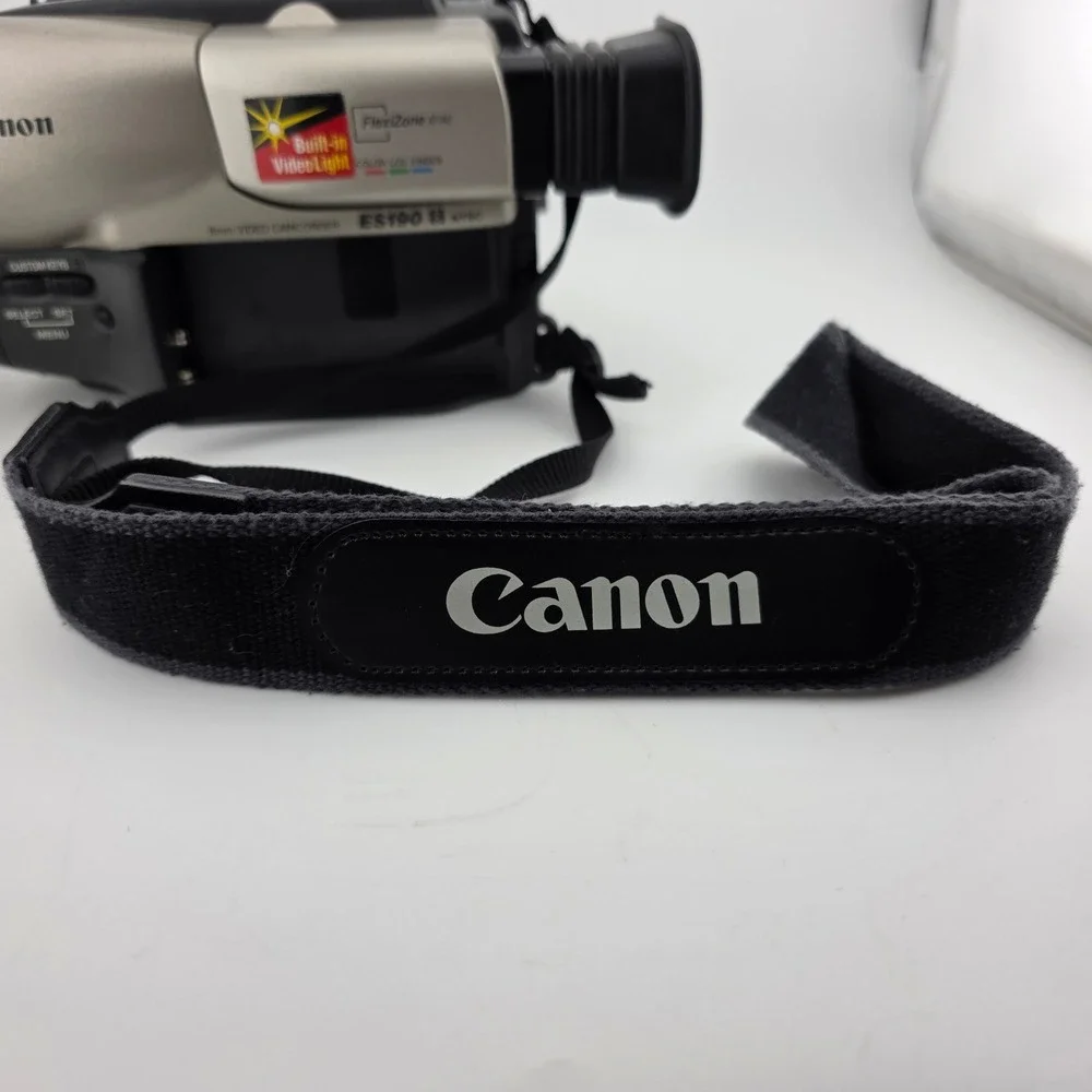Canon Camcorder ES190 8mm NTSC Silver 22x Optical 440x Digital Zoom Tested Read